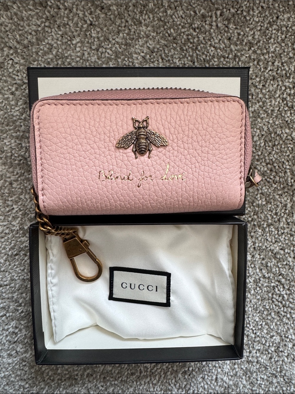 Gucci Pink Pebbled Leather Bee Zip Card Holder - Picture 2 of 3
